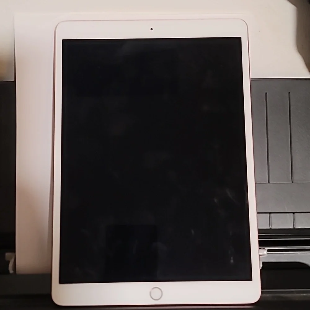 COPY - Apple iPad Pro (10.5-inch) DOES NOT WORK!